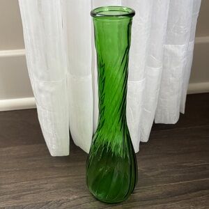 Hoosier Swirl Emerald Green ribbed glass 9”  bud vase,vintage #4094